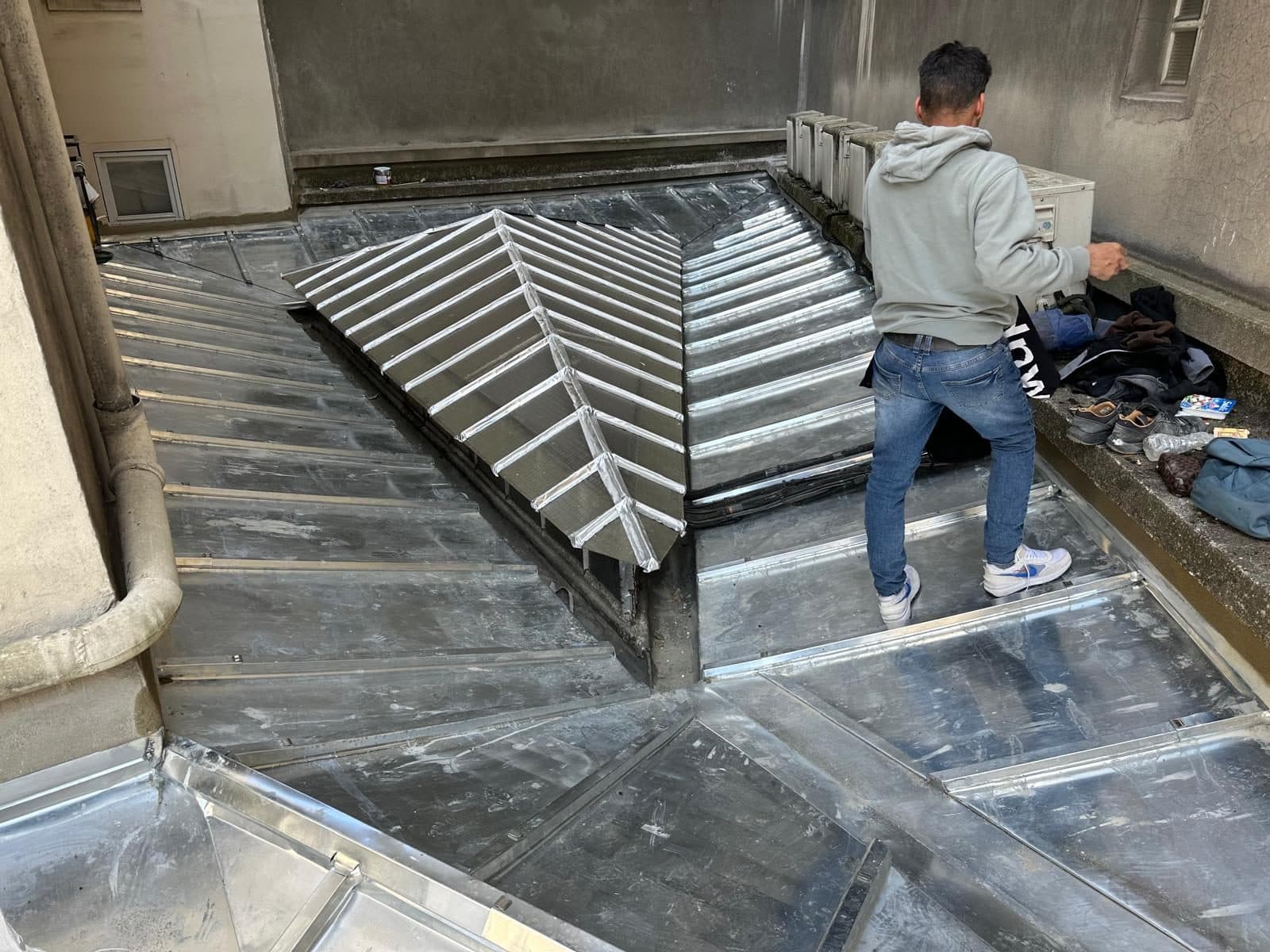 Travaux de zinguerie sur toit-terrasse
